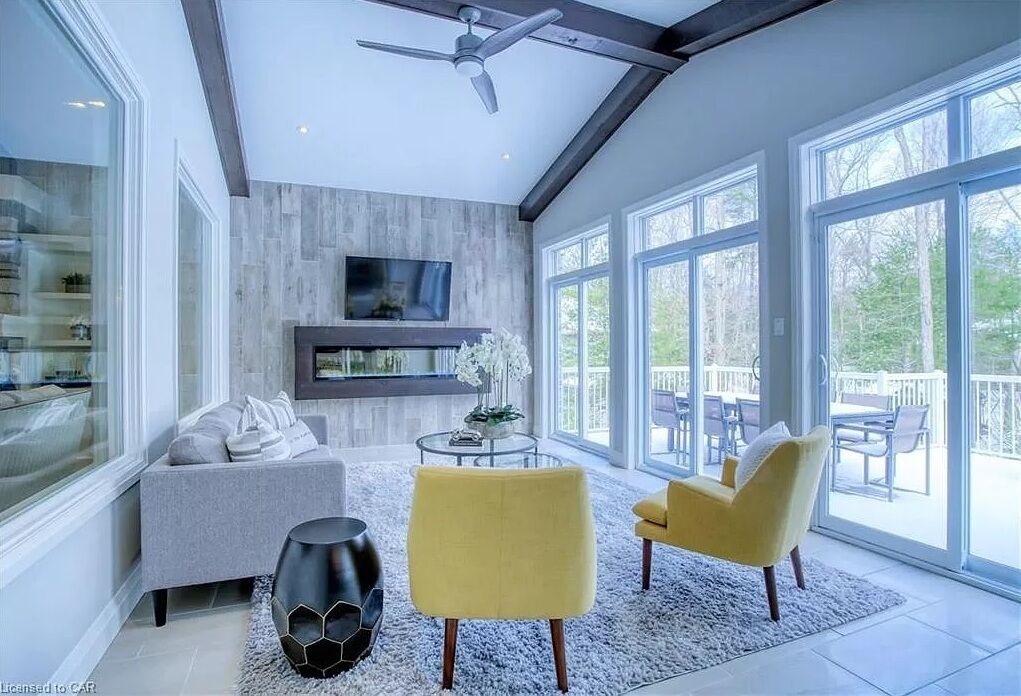 Photo of Livingroom in Grand Bend