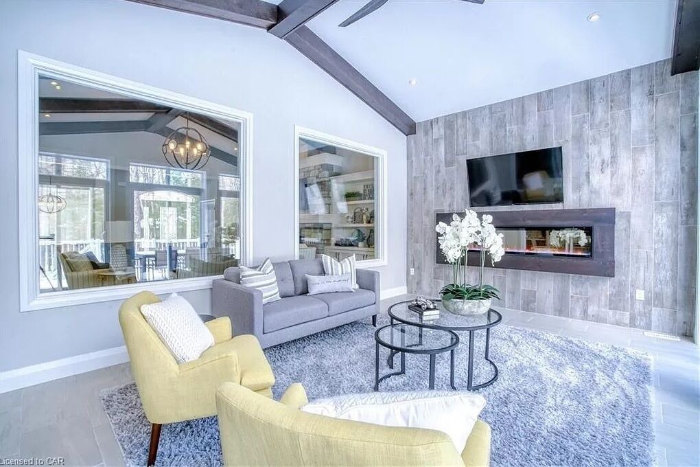 Photo of Livingroom in Grand Bend