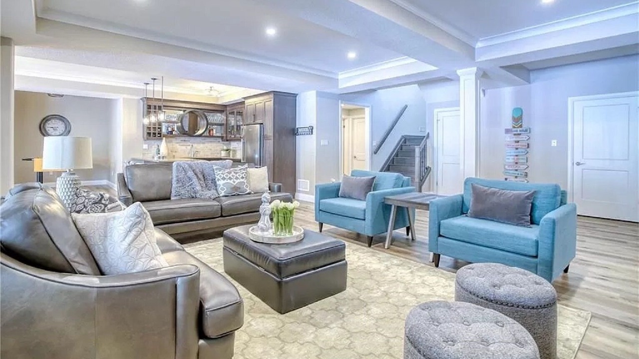 Photo of Livingroom in Grand Bend
