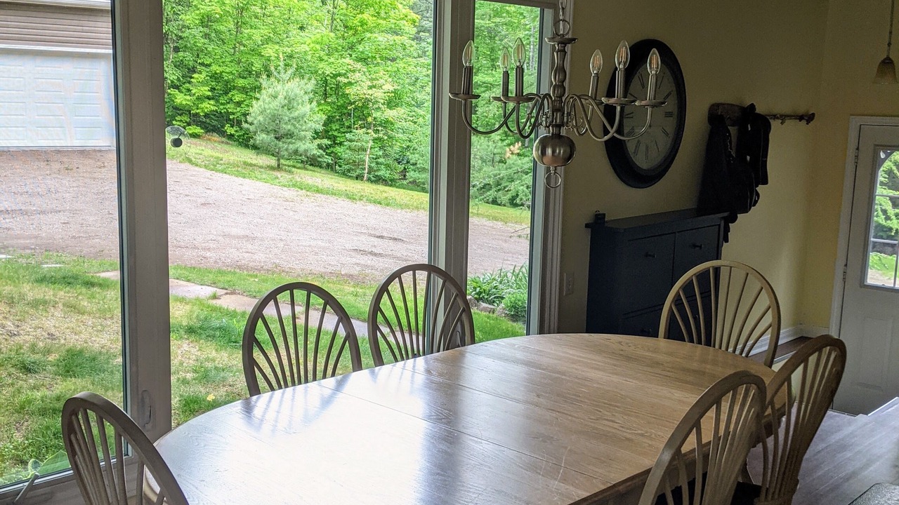 Photo of Livingroom in North Frontenac
