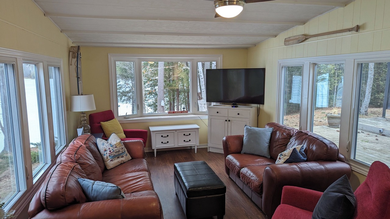 Photo of Livingroom in North Frontenac