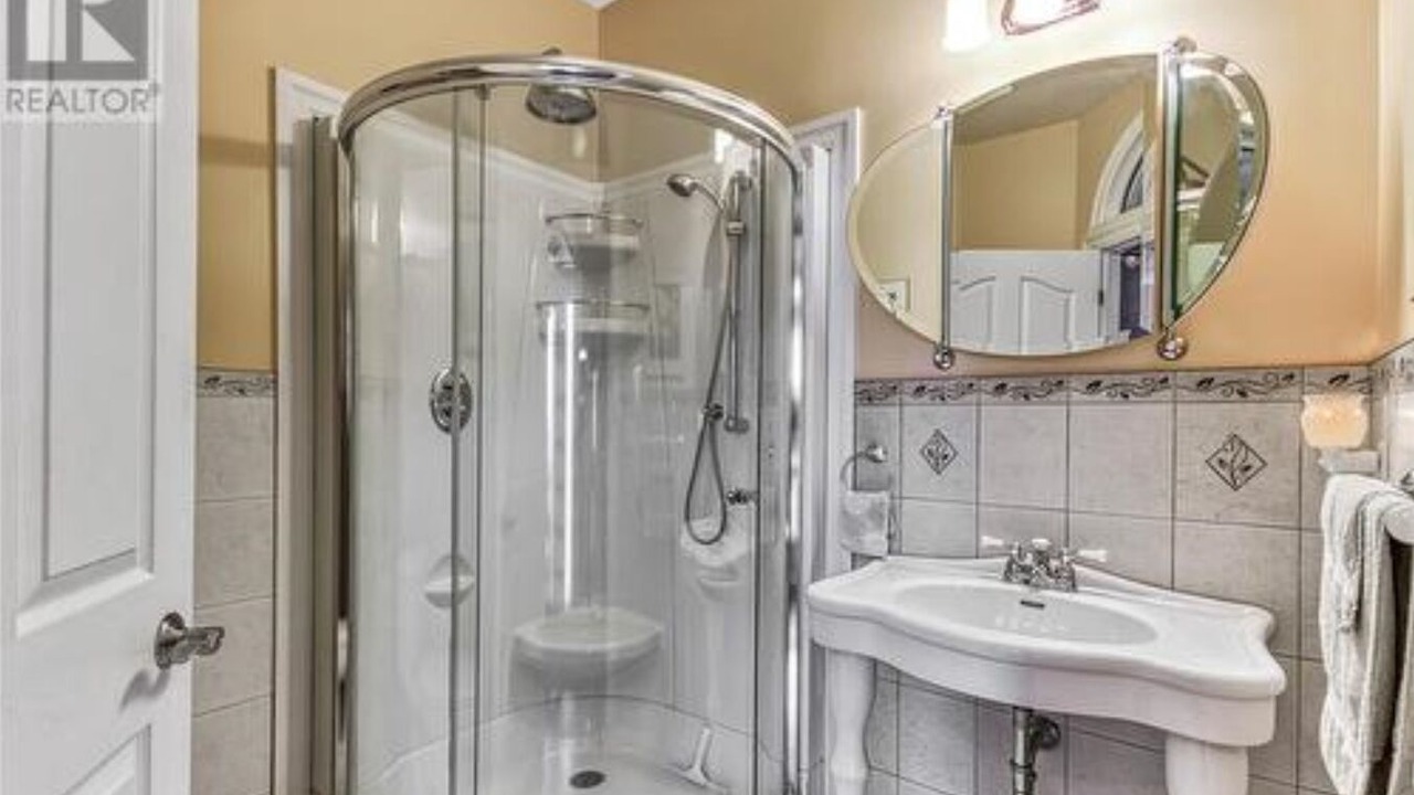 Photo of Bathroom in Azilda