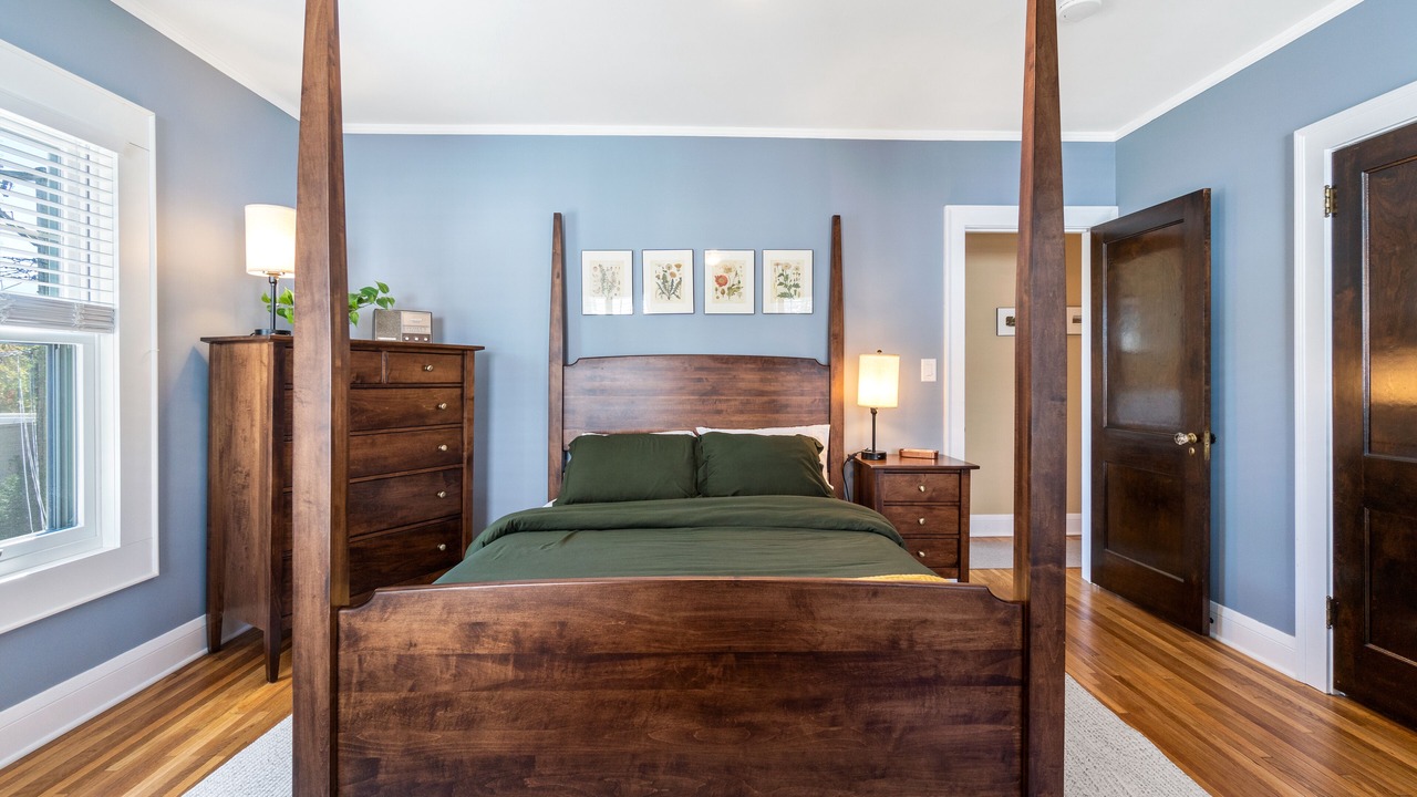 Photo of Bedroom in Lynnhurst
