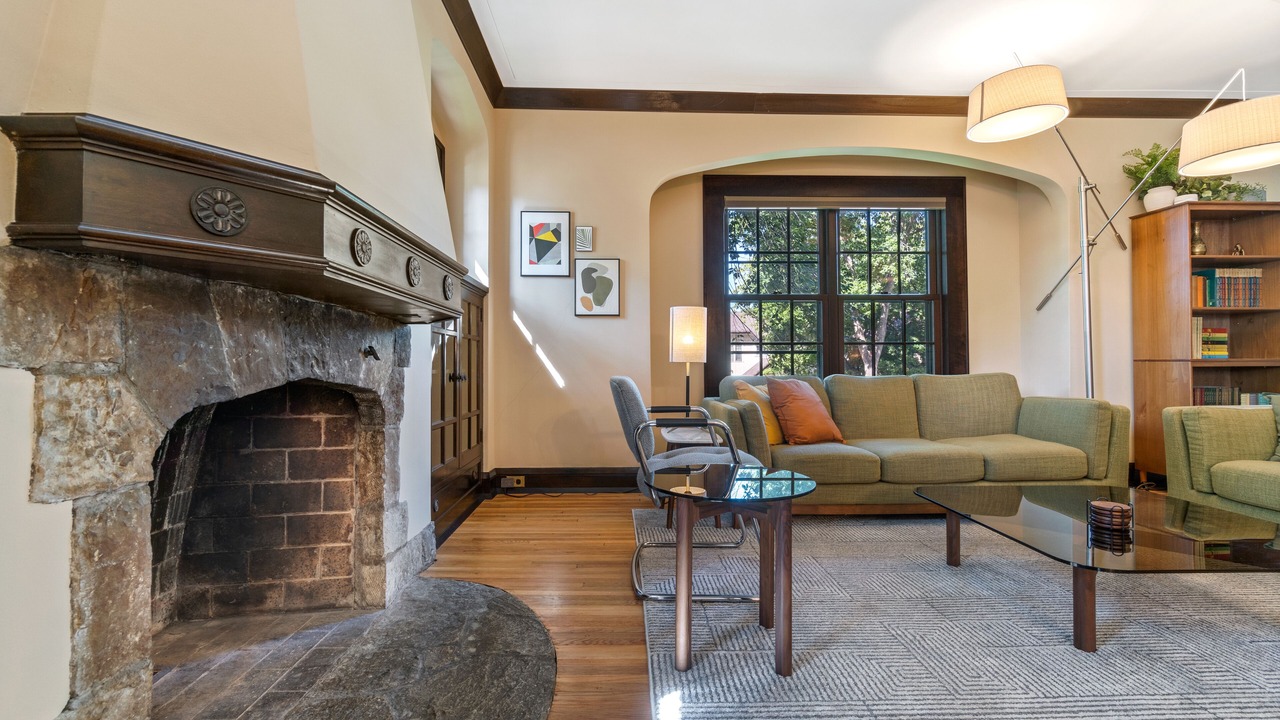 Photo of Livingroom in Lynnhurst