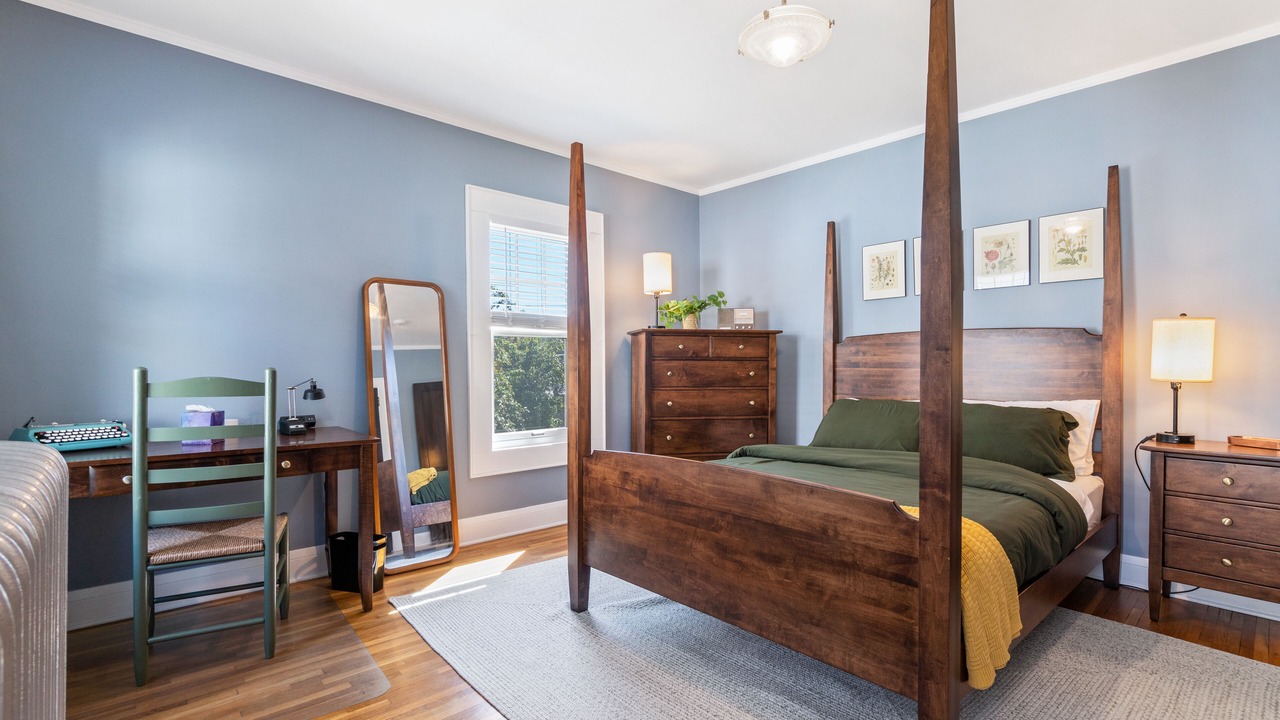 Photo of Bedroom in Lynnhurst