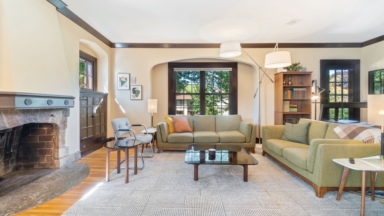 Photo of Livingroom in Lynnhurst