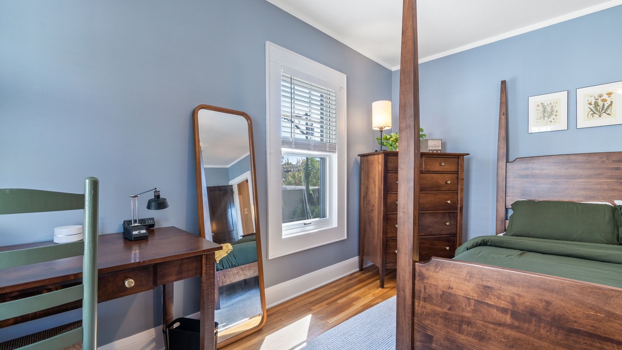 Photo of Bedroom in Lynnhurst