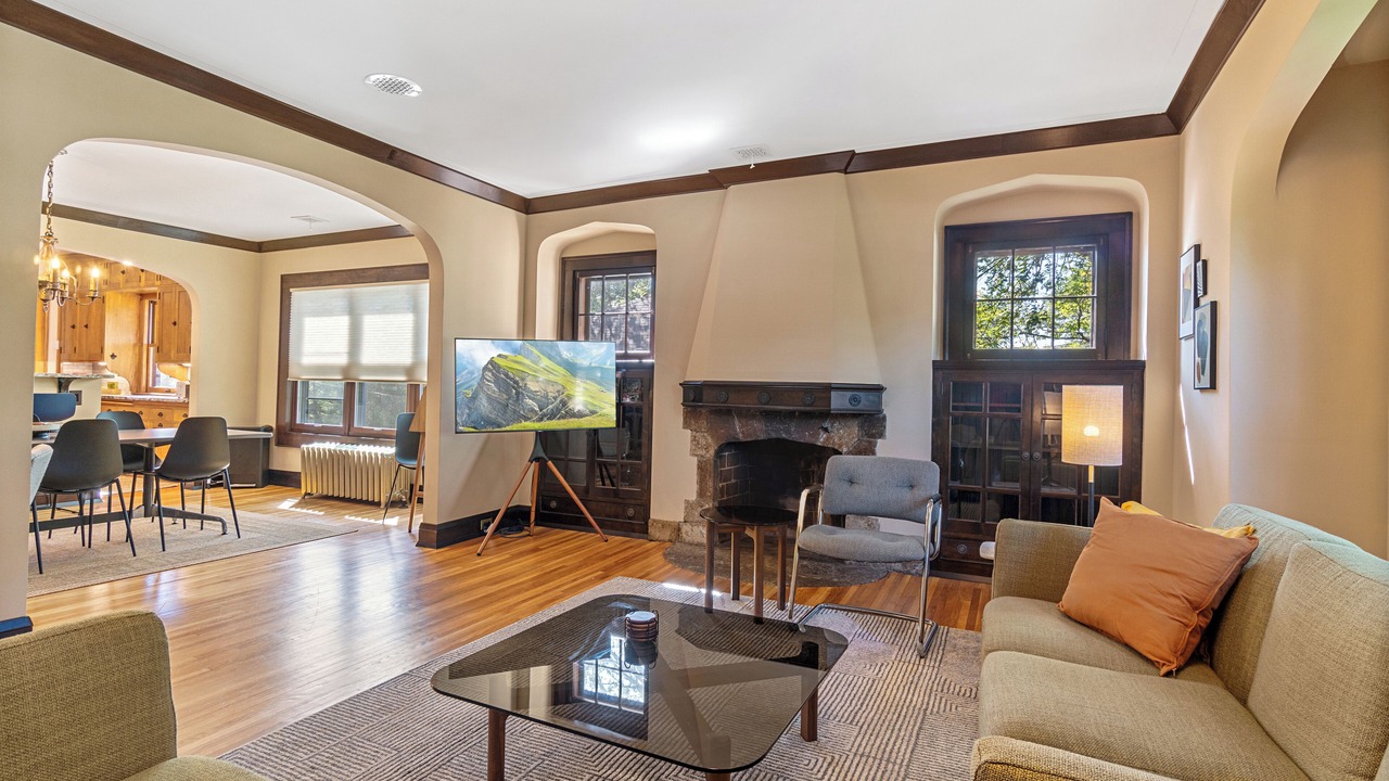 Photo of Livingroom in Lynnhurst