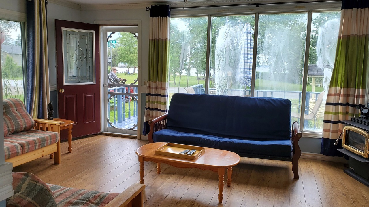 Photo of Livingroom in Lindsay