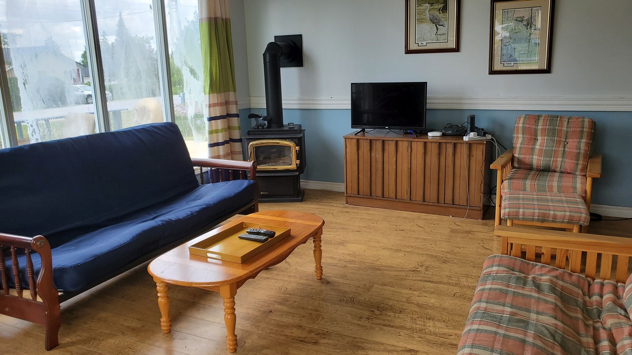 Photo of Livingroom in Lindsay