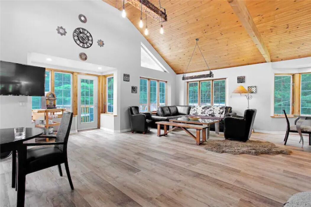 Photo of Livingroom in Bracebridge