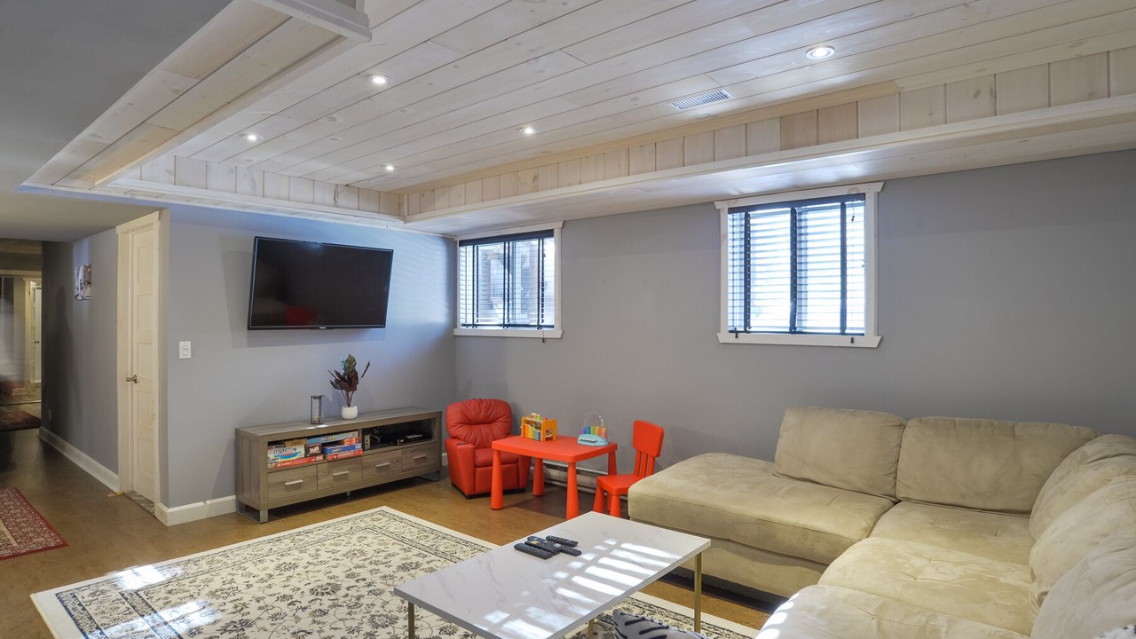 Photo of Livingroom in Lake of Bays
