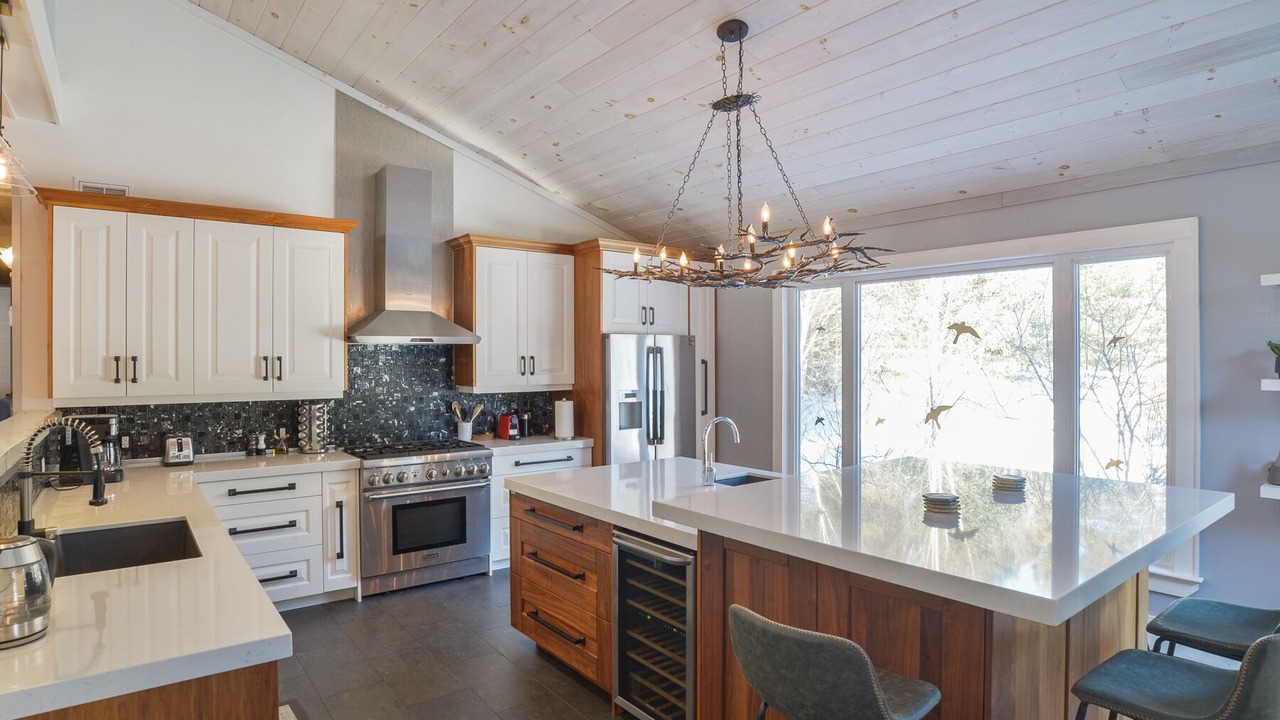 Photo of Kitchen in Lake of Bays