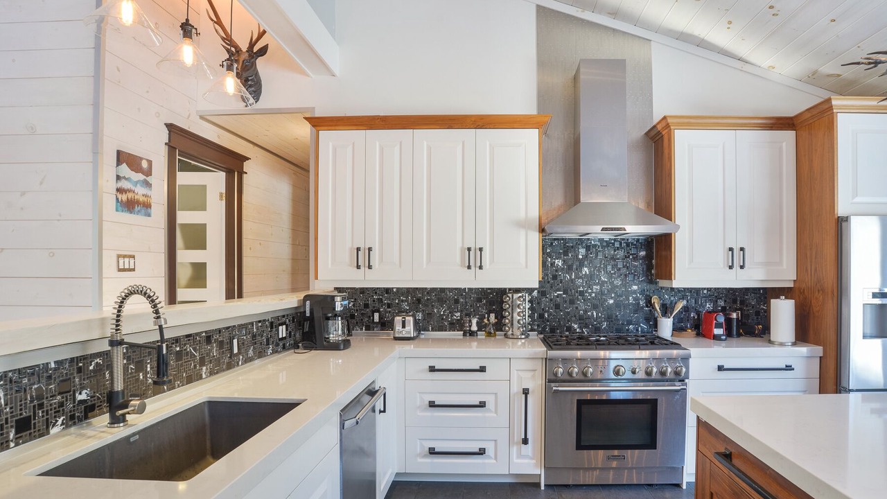 Photo of Kitchen in Lake of Bays