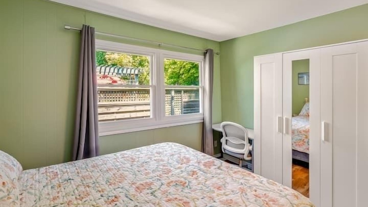 Photo of Bedroom in Crystal Beach