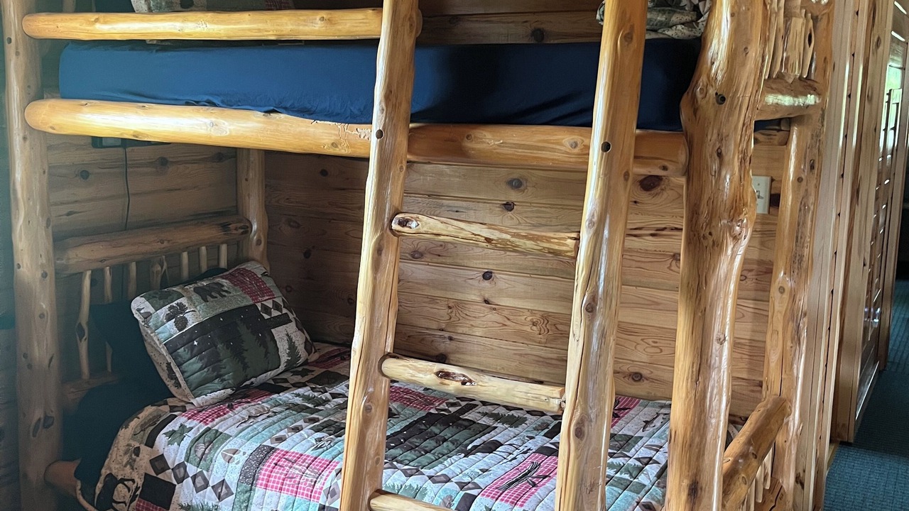 Photo of Bedroom in Crane Lake