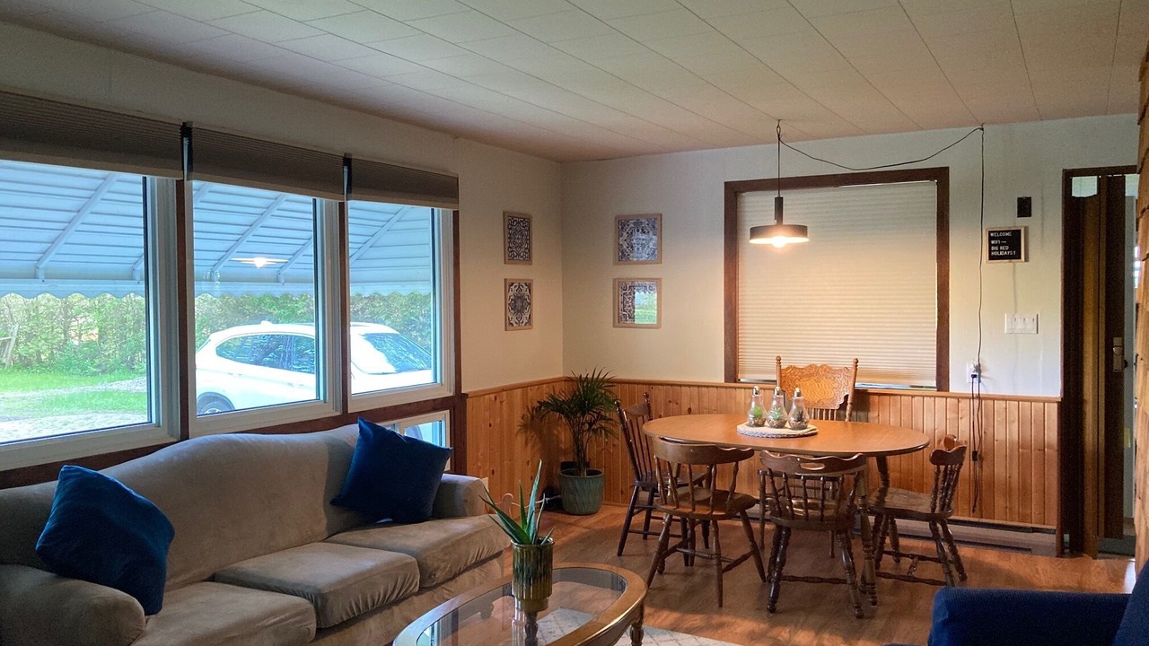 Photo of Livingroom in South Huron