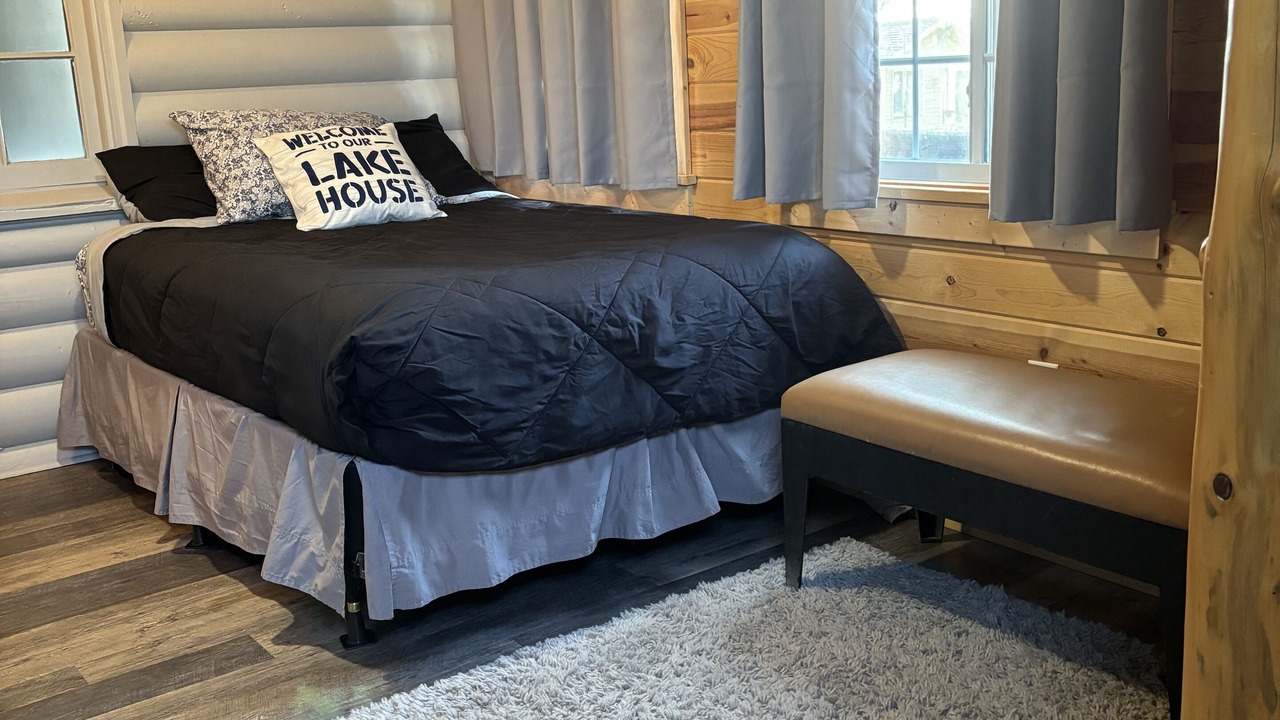 Photo of Bedroom in Clear Lake