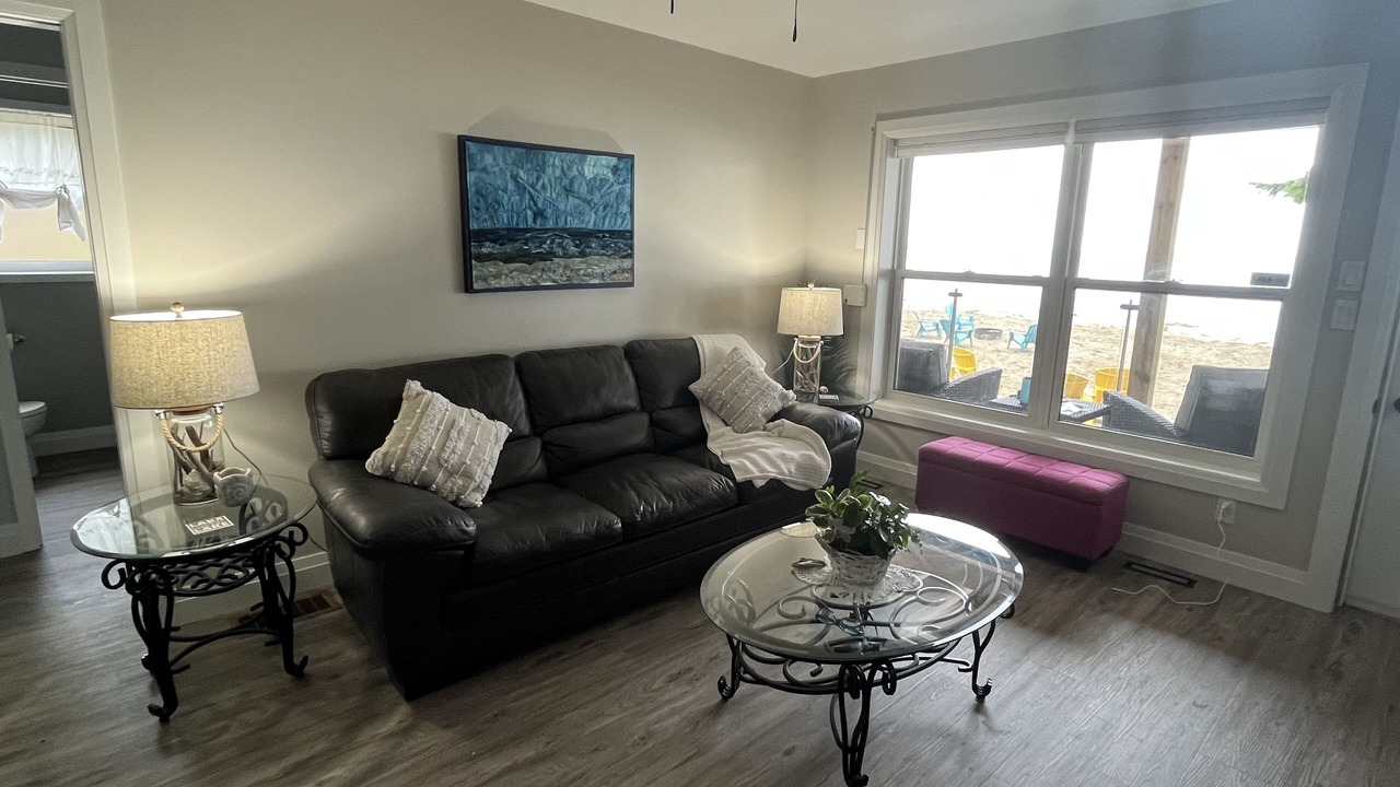 Photo of Livingroom in Kettle Point 44
