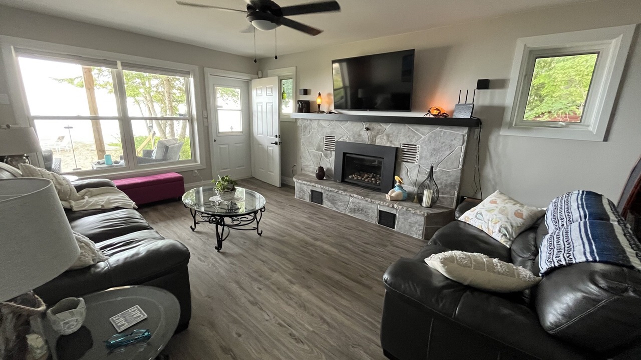 Photo of Livingroom in Kettle Point 44