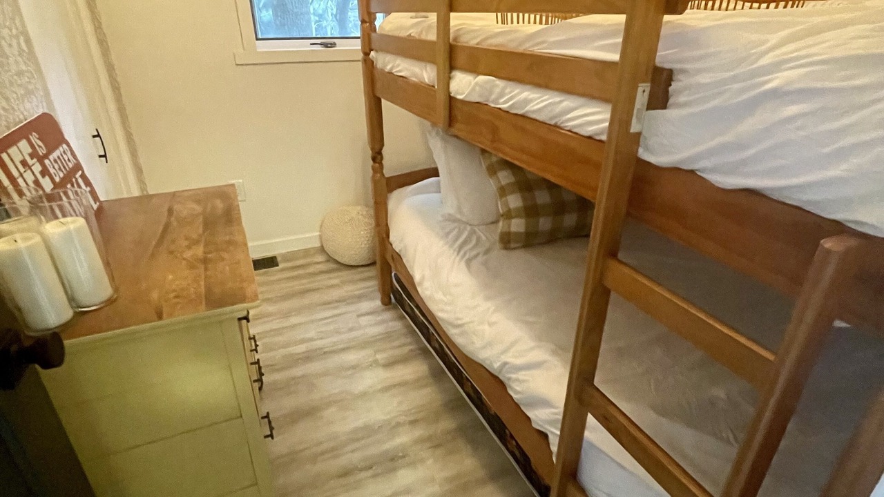 Photo of Bedroom in Gravenhurst