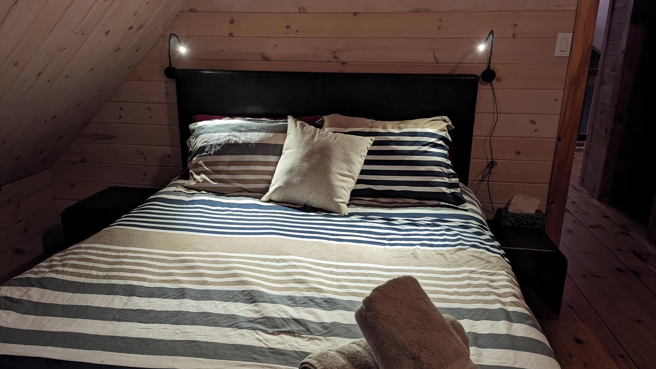 Photo of Bedroom in Lake of Bays