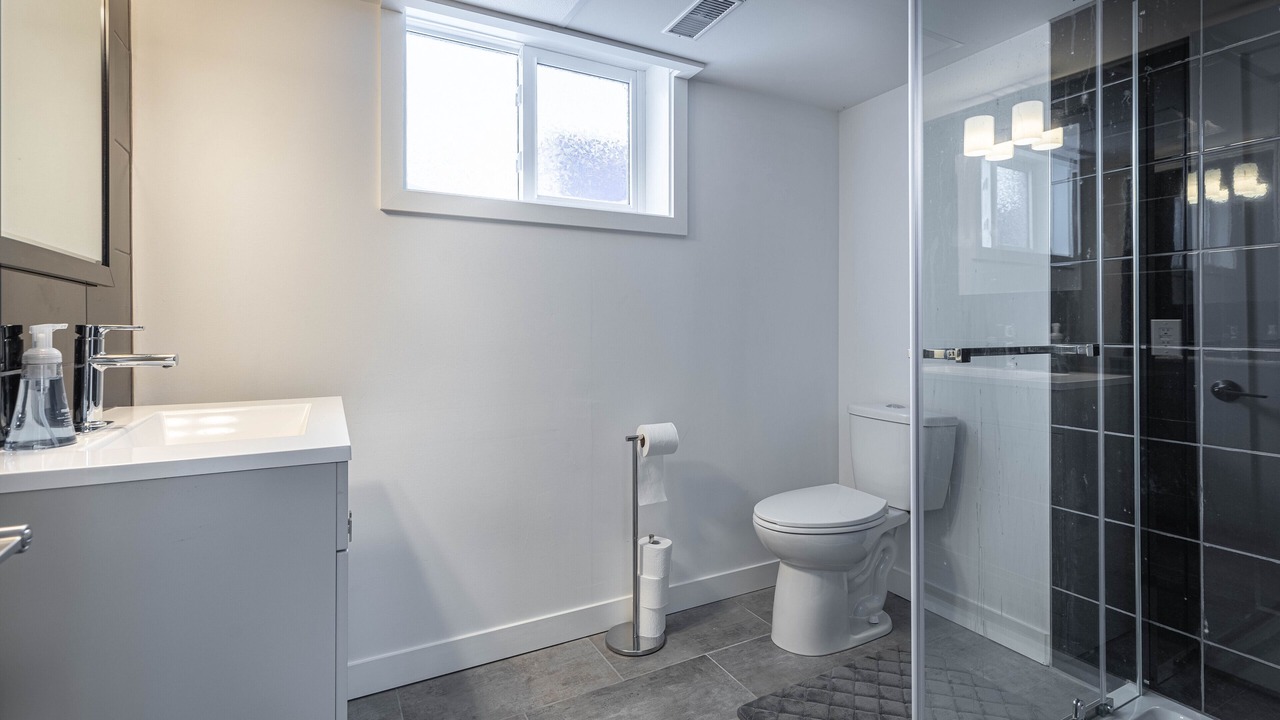 Photo of Bathroom in White Oaks