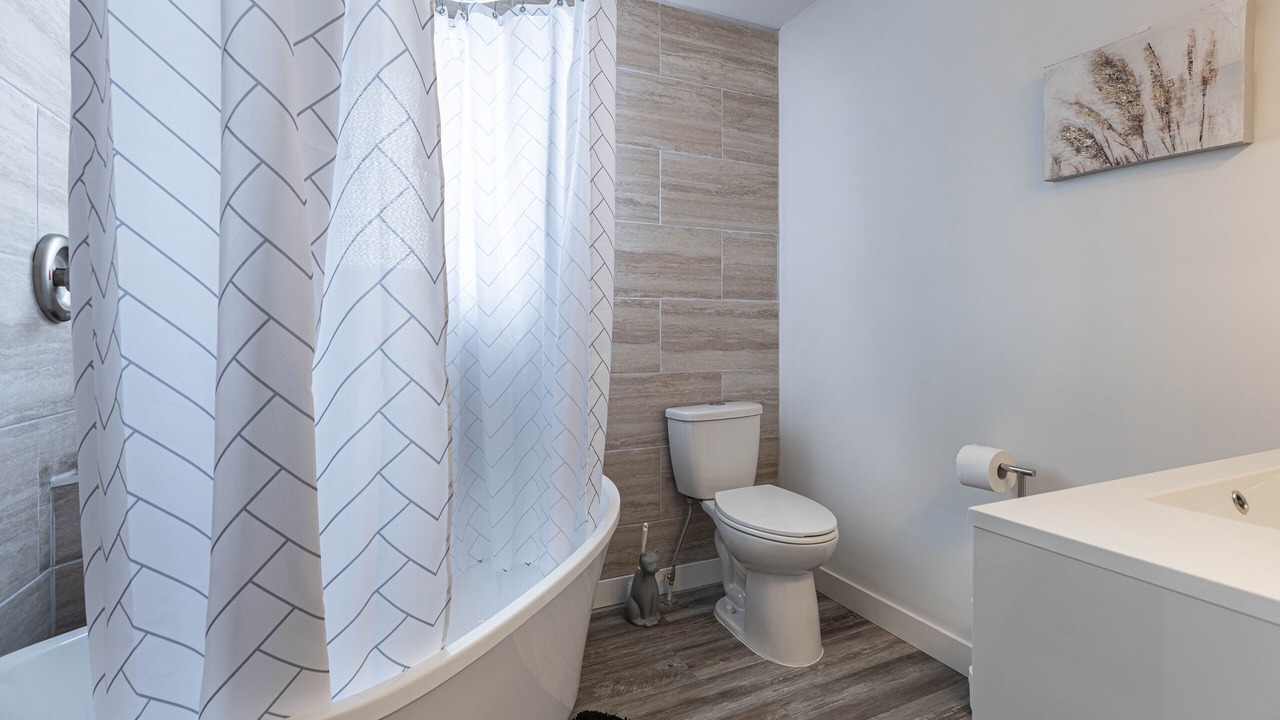 Photo of Bathroom in White Oaks