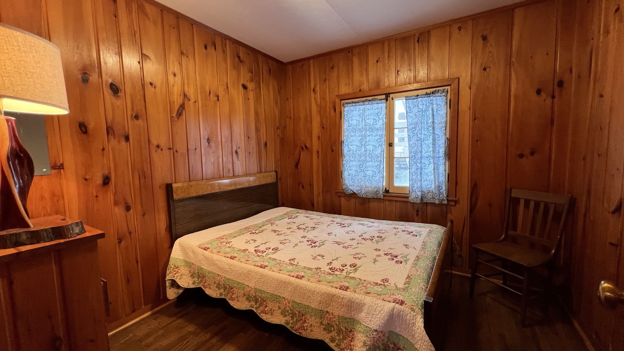 Photo of Bedroom in Longville