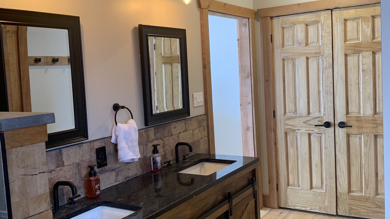 Photo of Bathroom in Calabogie