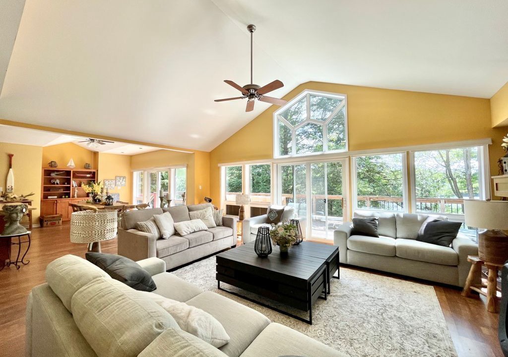 Photo of Livingroom in Georgian Bay