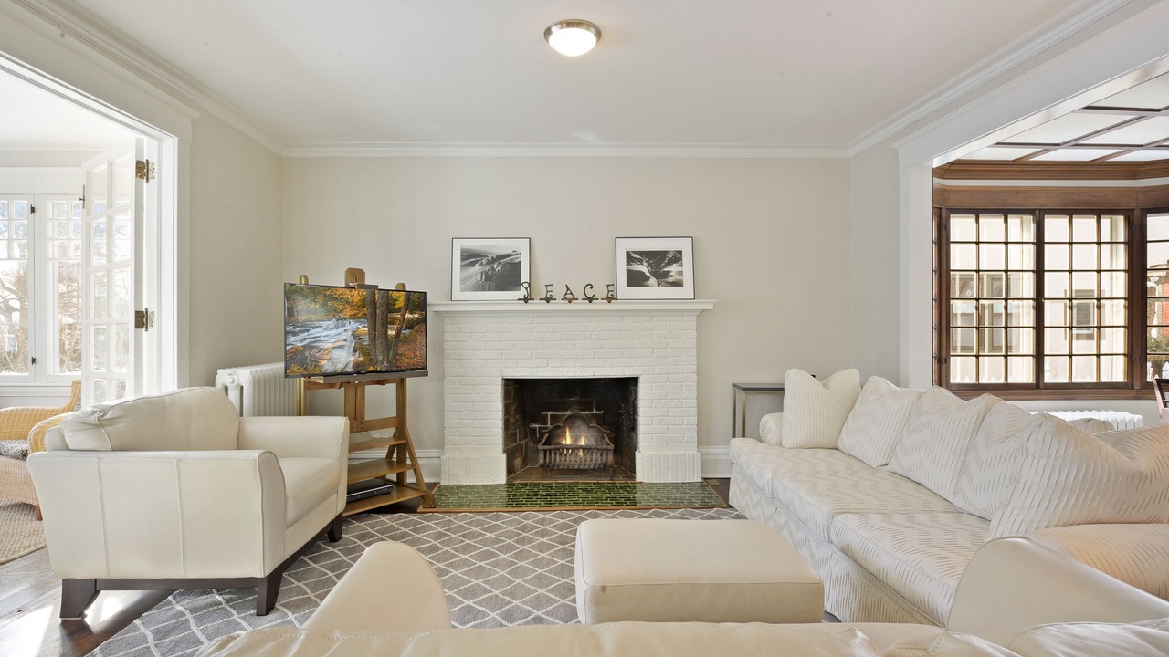 Photo of Livingroom in East Isles