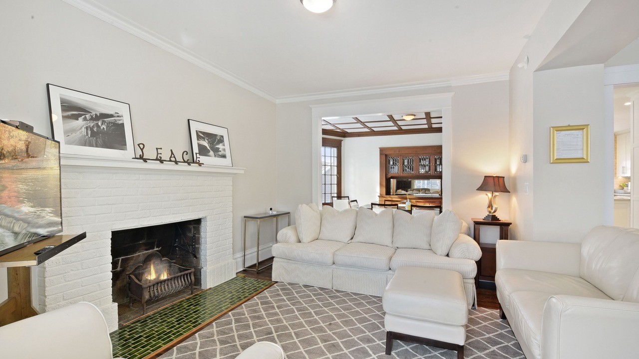Photo of Livingroom in East Isles