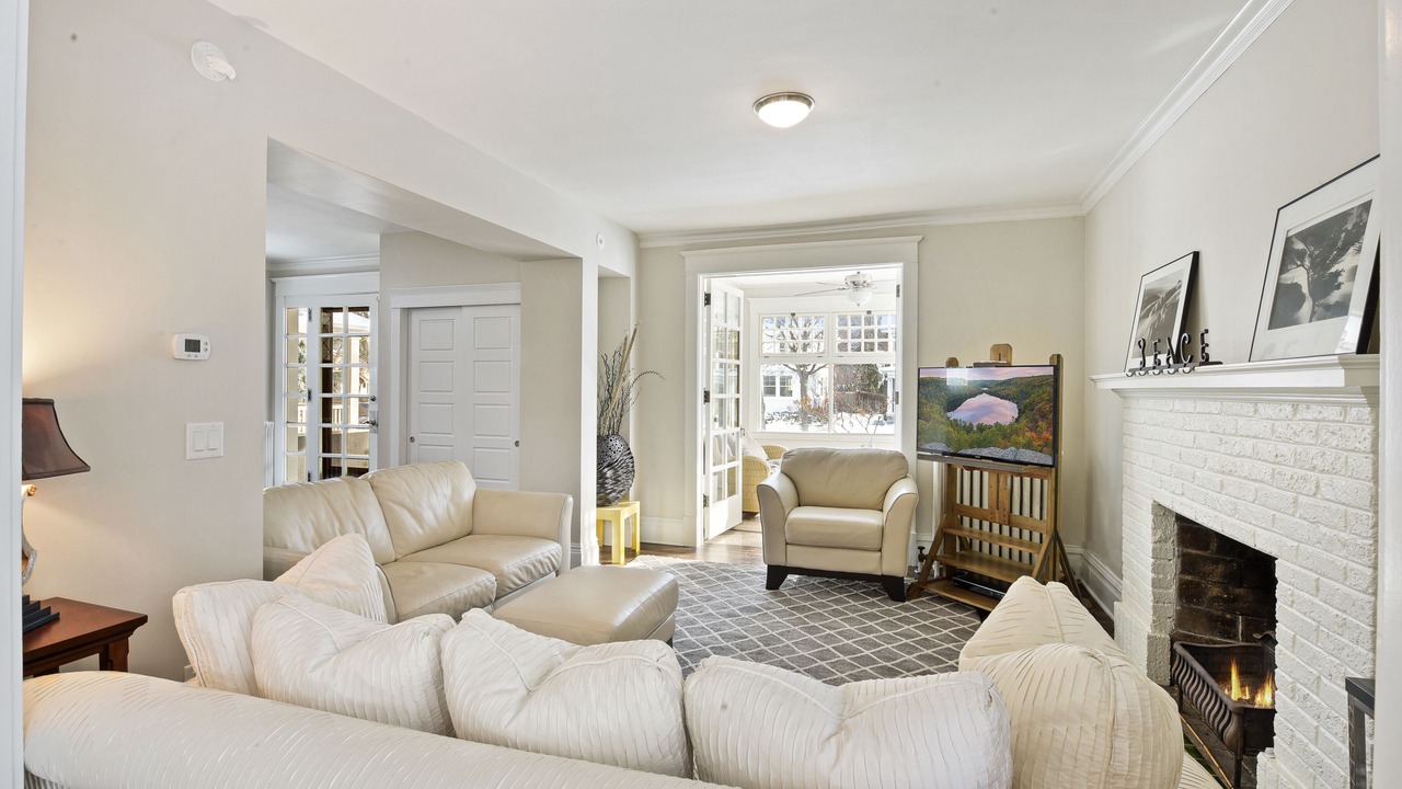 Photo of Livingroom in East Isles