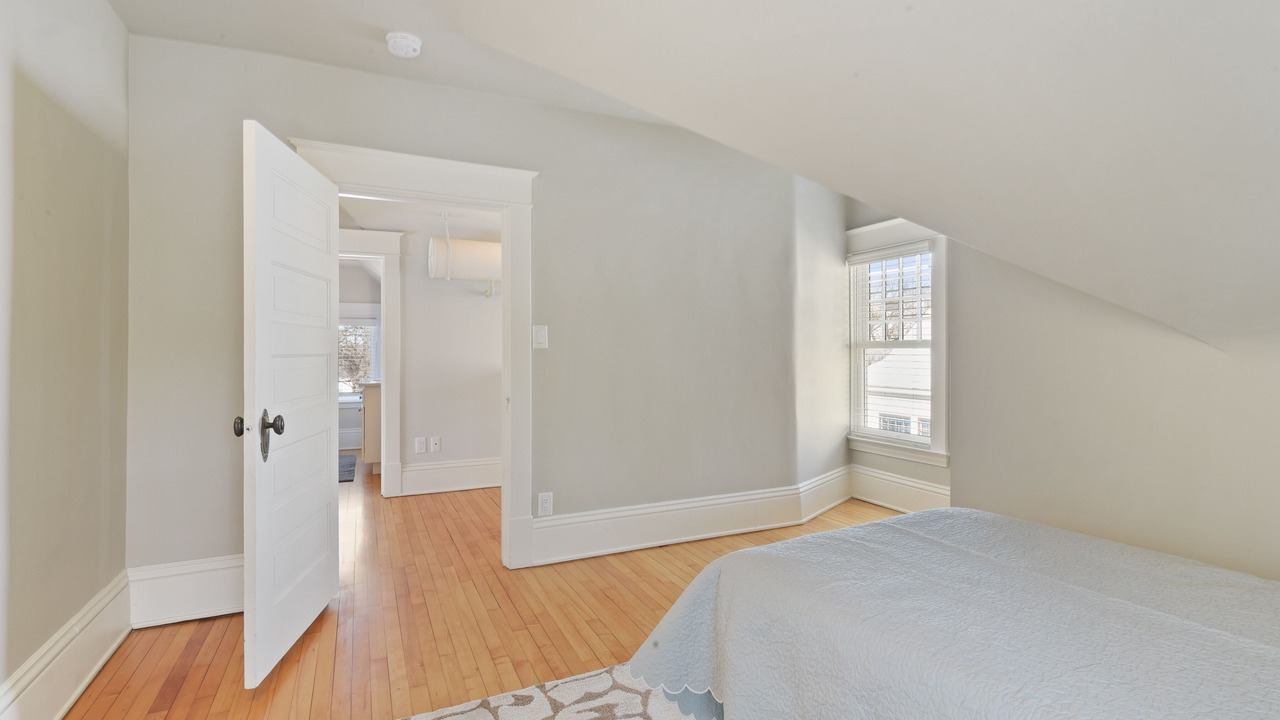 Photo of Bedroom in East Isles