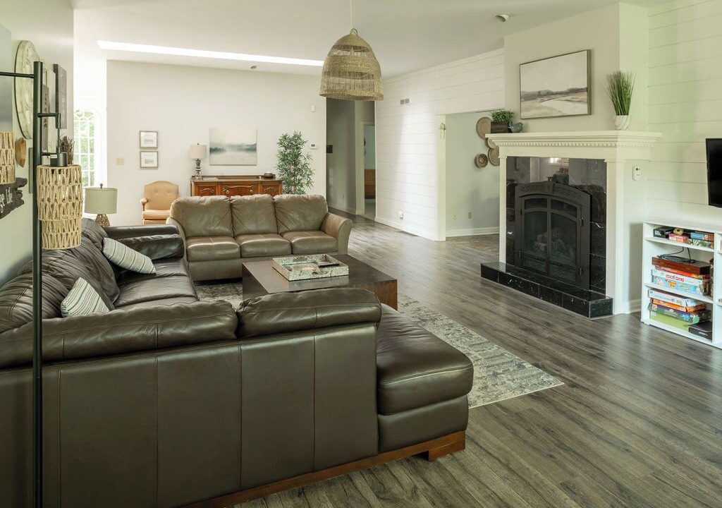 Photo of Livingroom in Grand Bend
