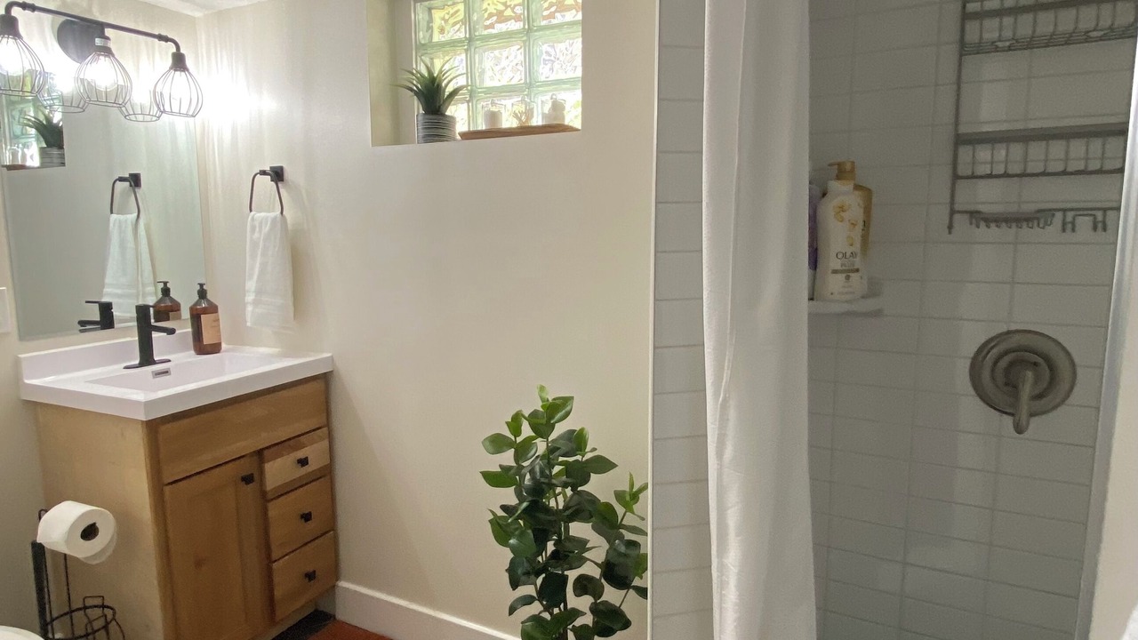 Photo of Bathroom in Midway