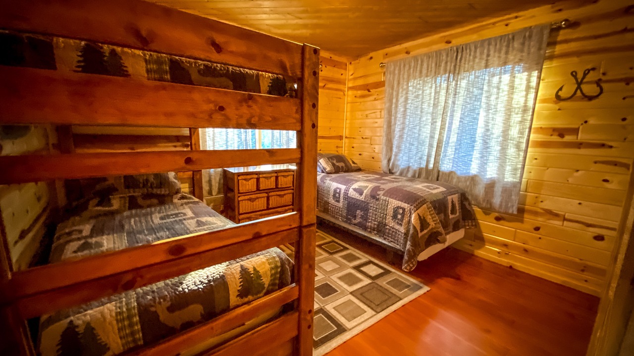 Photo of Bedroom in Crane Lake