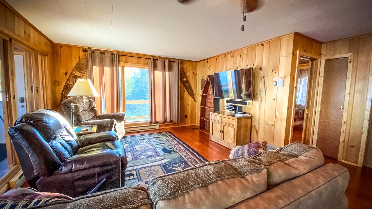 Photo of Livingroom in Crane Lake