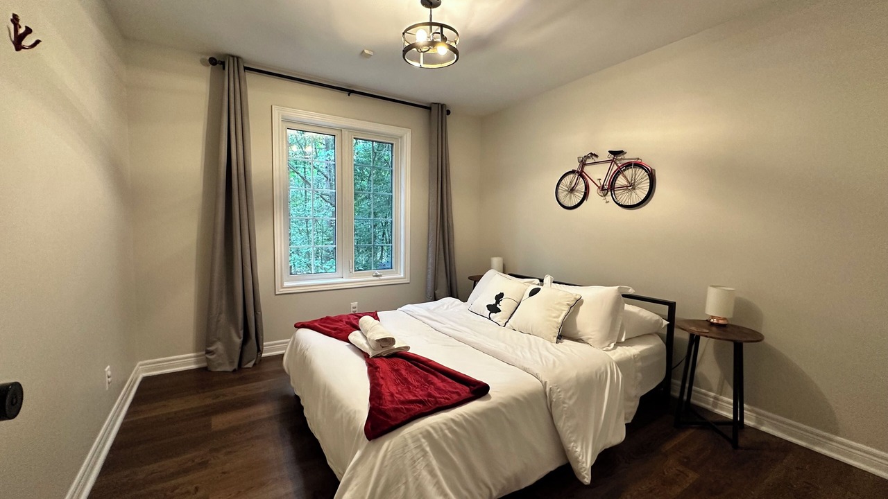 Photo of Bedroom in Grand Bend