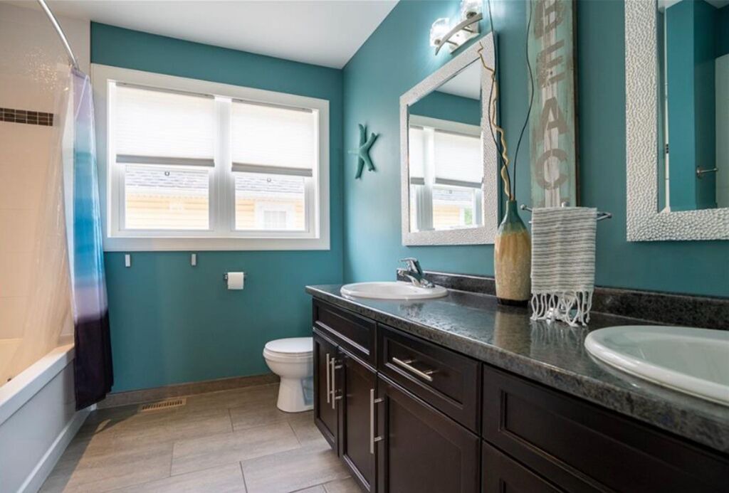 Photo of Bathroom in Grand Bend