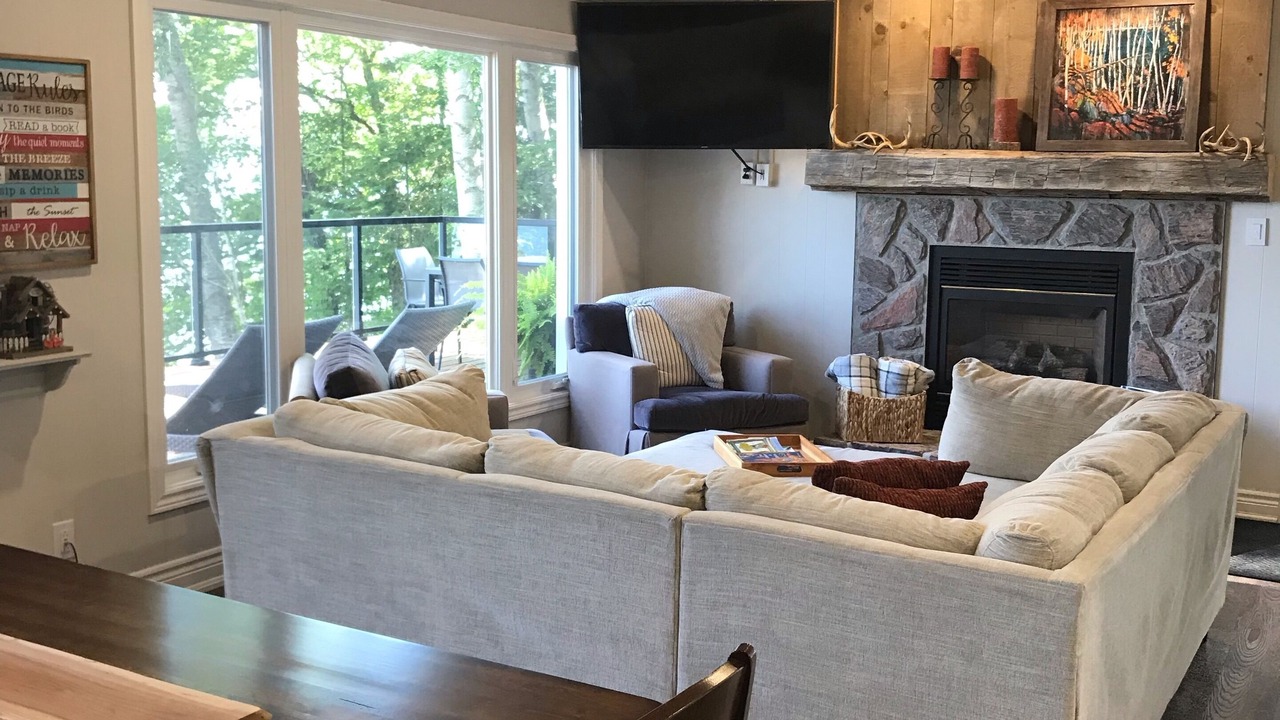 Photo of Livingroom in Lake of Bays