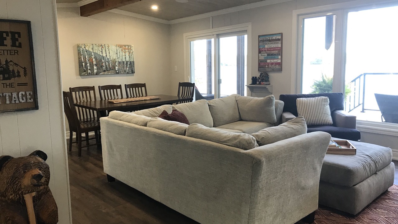 Photo of Livingroom in Lake of Bays