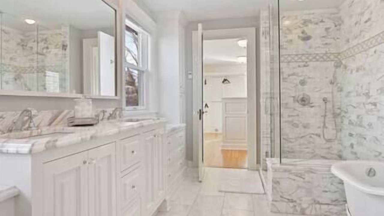 Photo of Bedroom in Calhoun Isles