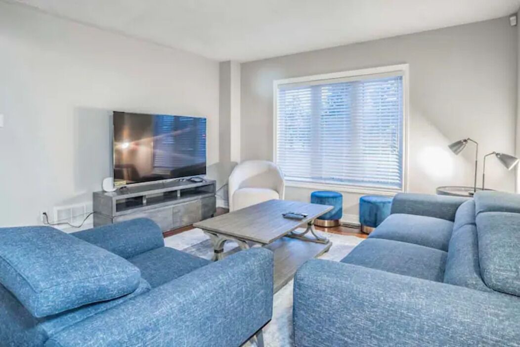 Photo of Livingroom in Central Erin Mills