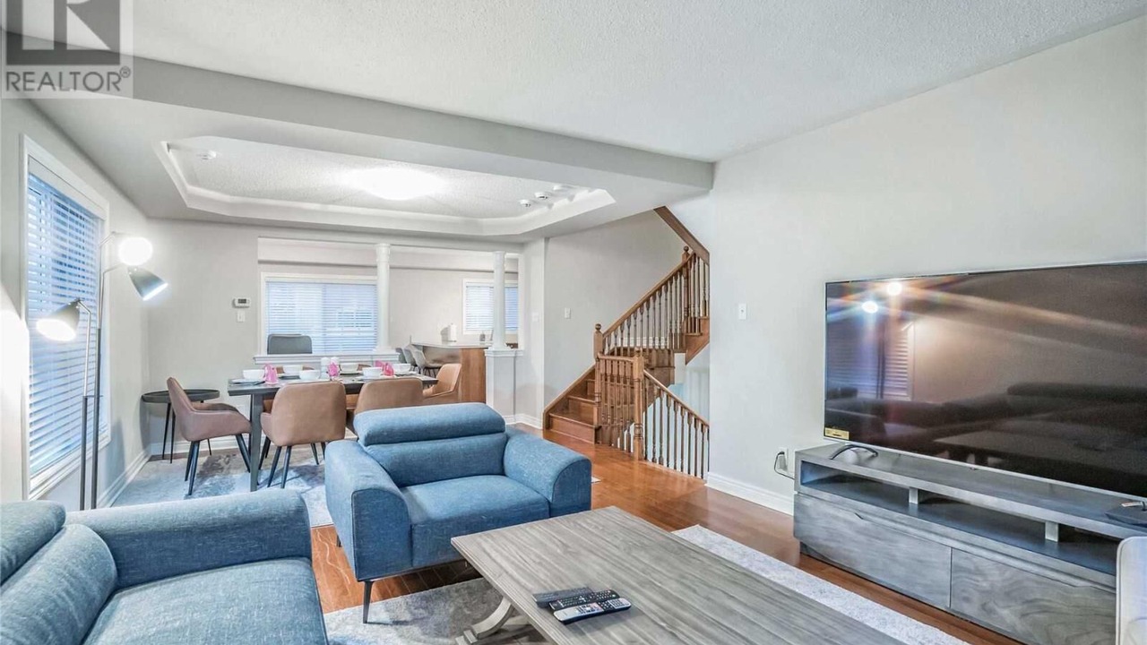 Photo of Livingroom in Central Erin Mills