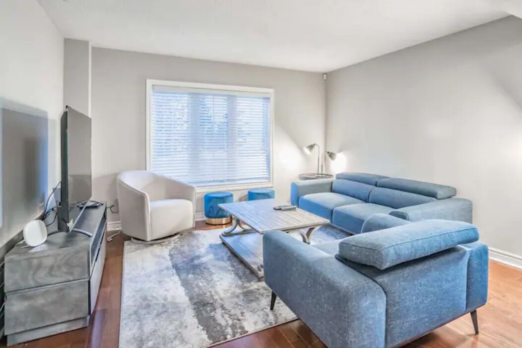Photo of Livingroom in Central Erin Mills