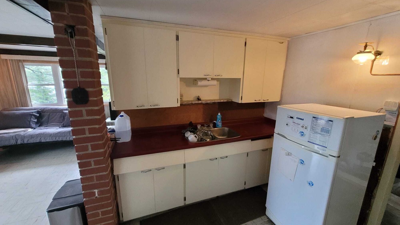 Photo of Kitchen in Unorganized Centre Parry Sound