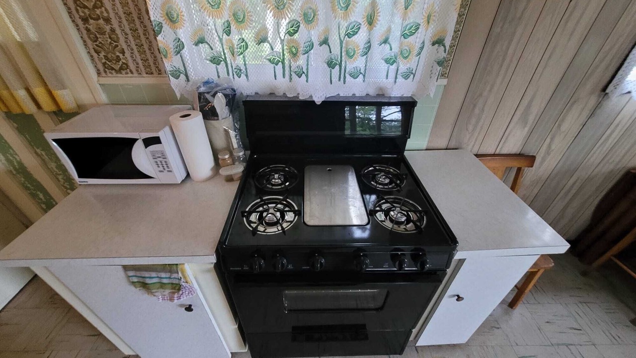 Photo of Kitchen in Unorganized Centre Parry Sound