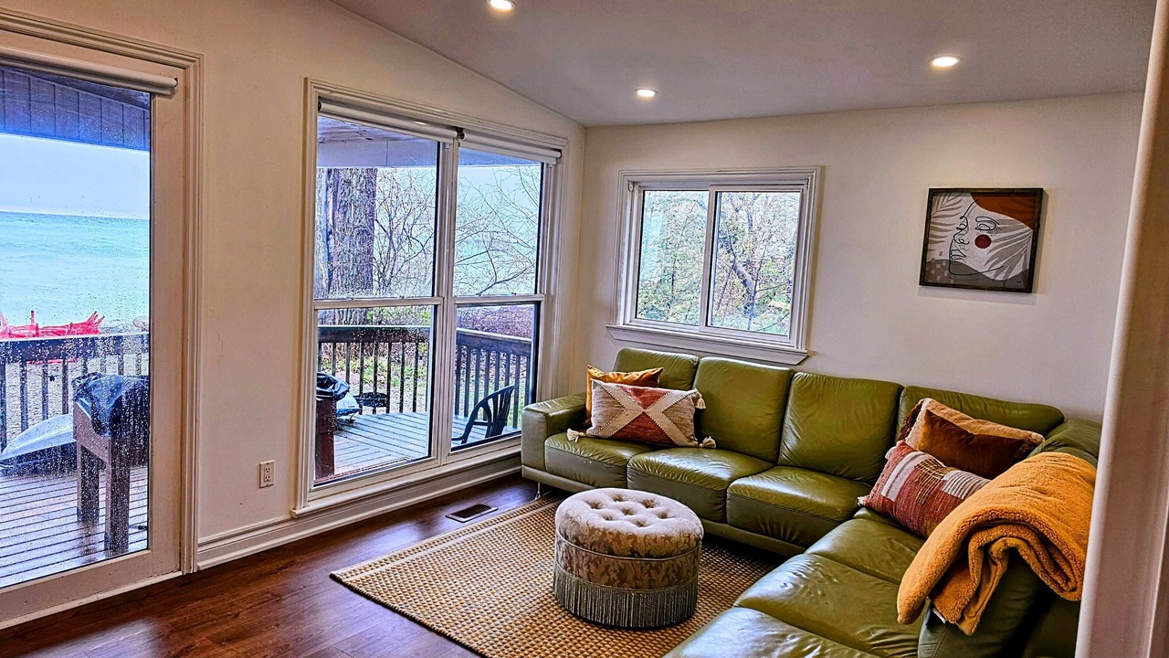 Photo of Livingroom in Bowmanville